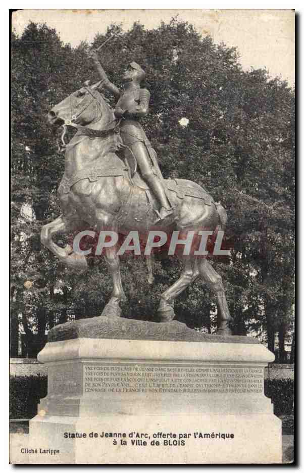 CPA Blois Statue de Jeanne d'arc offerte par l'Amerique a la ville de Blois
