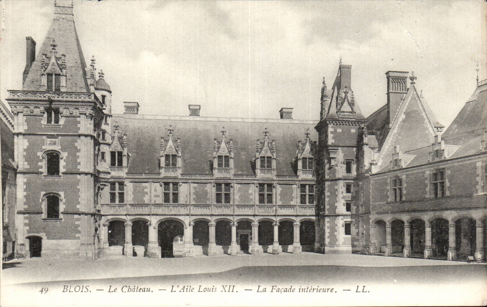 Blois — Le Château — L'Aile Louis XII — La Façade intérieure — LL.