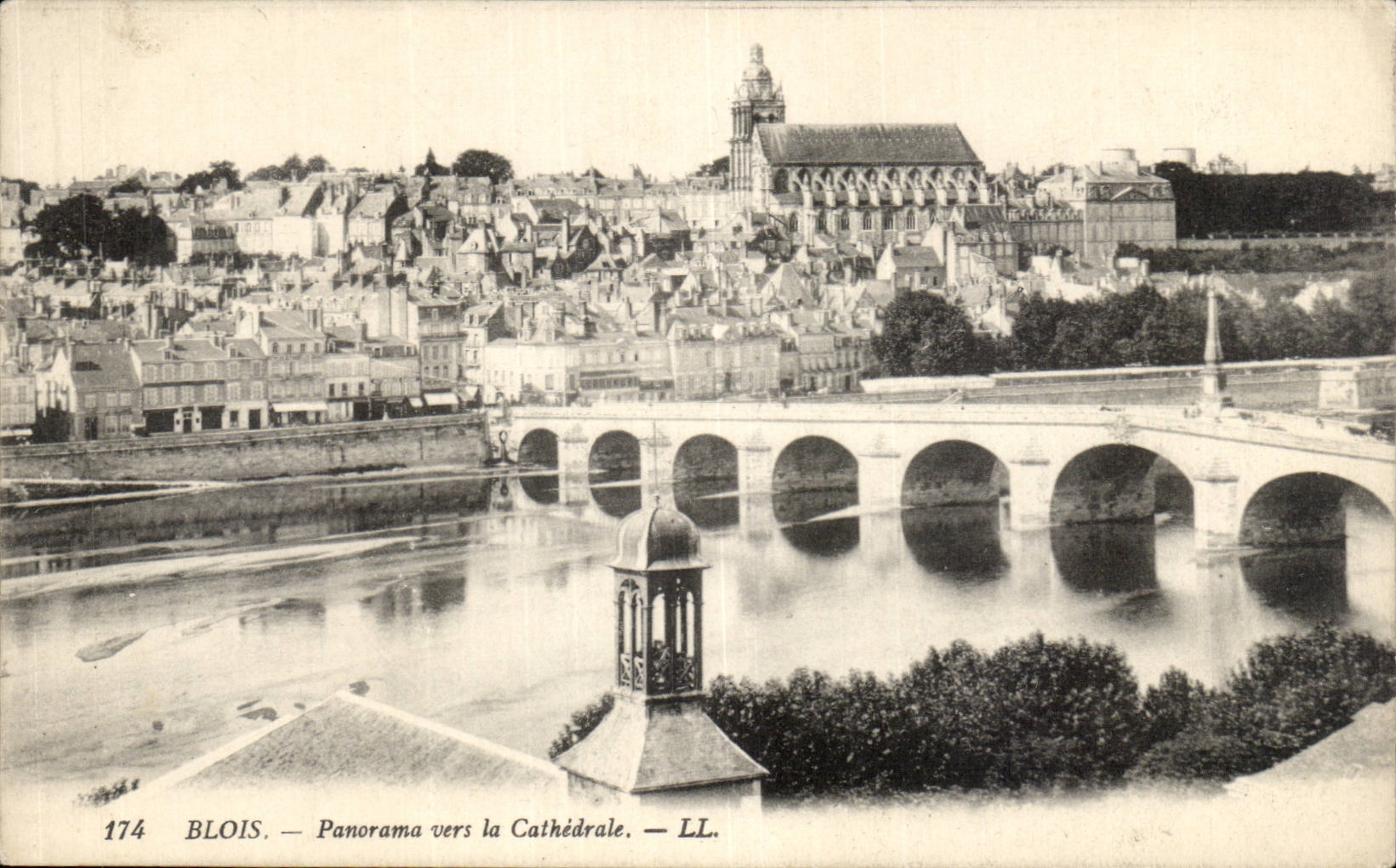 CPA Blois Panorama vers la cathedrale