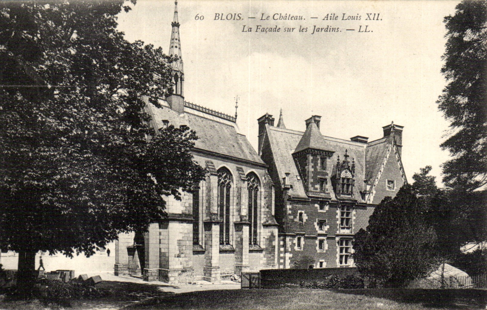 Blois — Le Château — Aile Louis XII. La Façade sur les Jardins — LL.