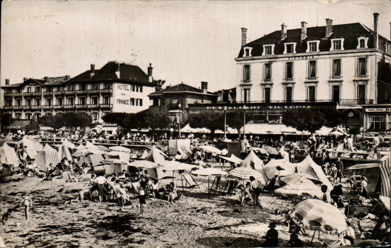 Arcachon — La Plage — les Hôtels — Édition & Cliché Bloc Frères — Bordeaux