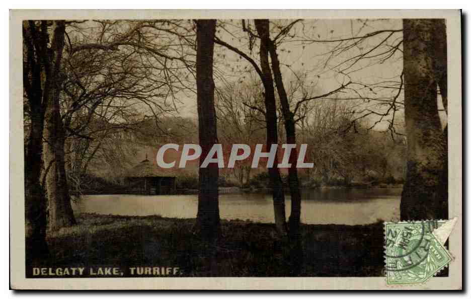 Delgaty Lake, Turriff — vue du lac entouré d'arbres nus — éditeur inconnu, n° de série non visible