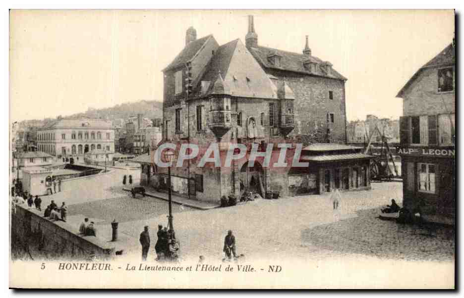 Honfleur - La Lieutenante et l'Hôtel de Ville - ND