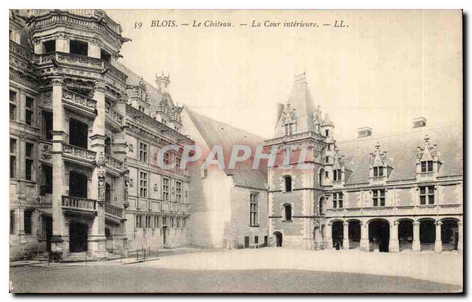 Blois — Le Château — La Cour intérieure — LL.
