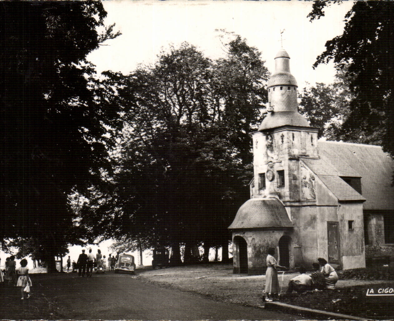 CPA Honfleur La chapelle de Nd de Grace au sommet de la cote de Grace