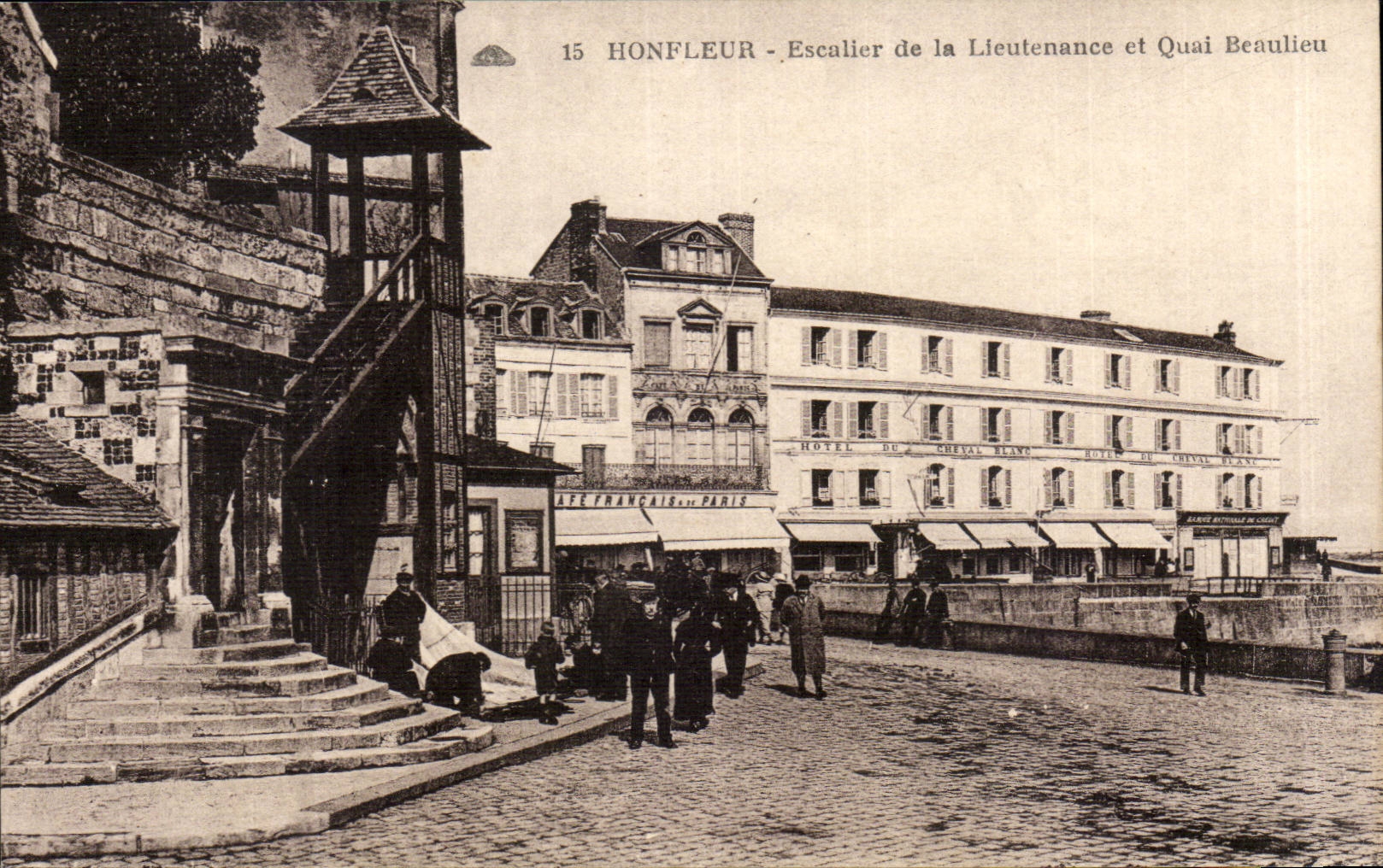 CPA Honfleur Escalier de la lieutenance et quai Beaulieu