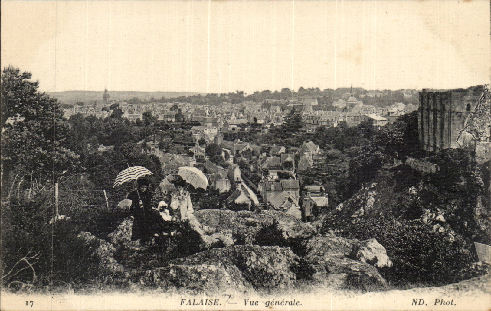 Falaise — Vue générale — ND. Phot.