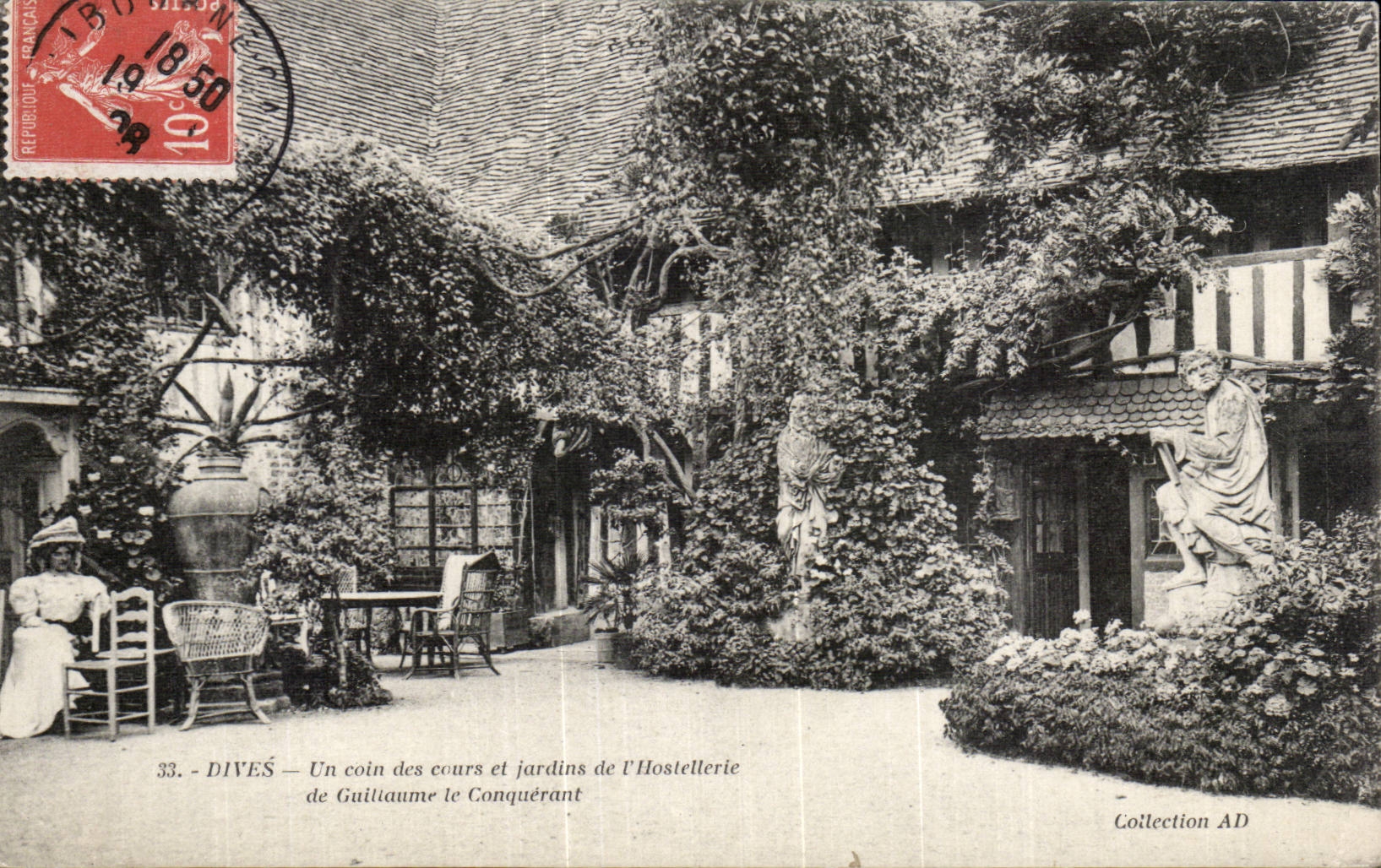 Dives — Un coin des cours et jardins de l'Hostellerie de Guillaume le Conquérant — Collection AD