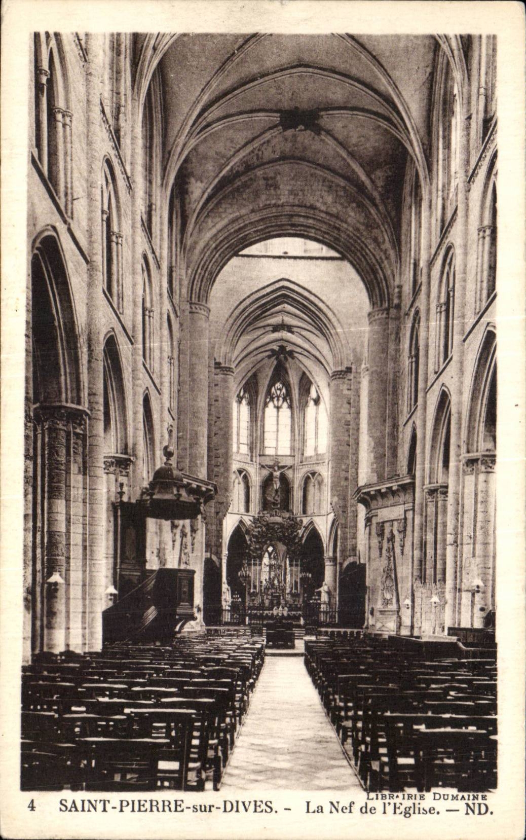 CPA Saint Pierre sur Dives La nef de l'eglise