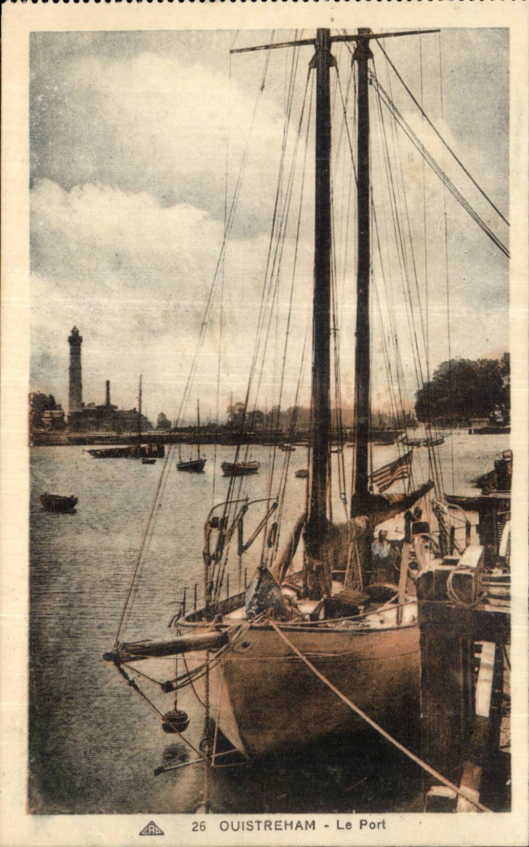 Ouistreham - Le Port — vue du port avec un voilier en premier plan et un phare en arrière-plan — éditeur ABA, n° 26