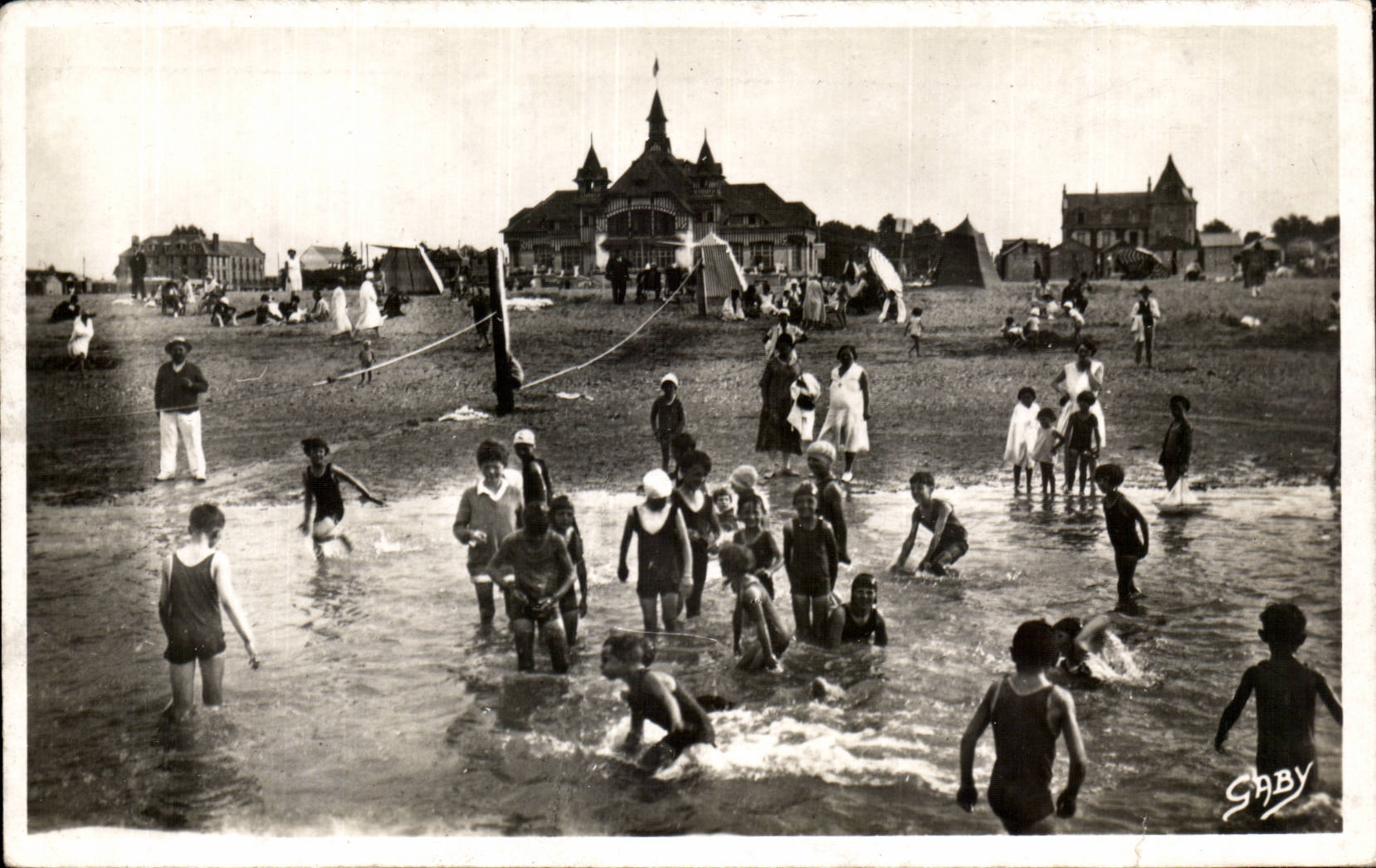 CPSM Riva Bella Ouistreham Le plage devant le casino