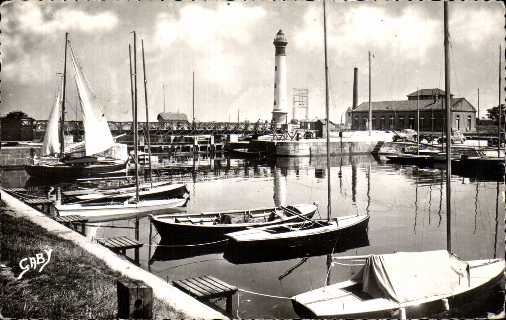 CPA Ouistreham Riva Bella Le port et le phare Lighthouse