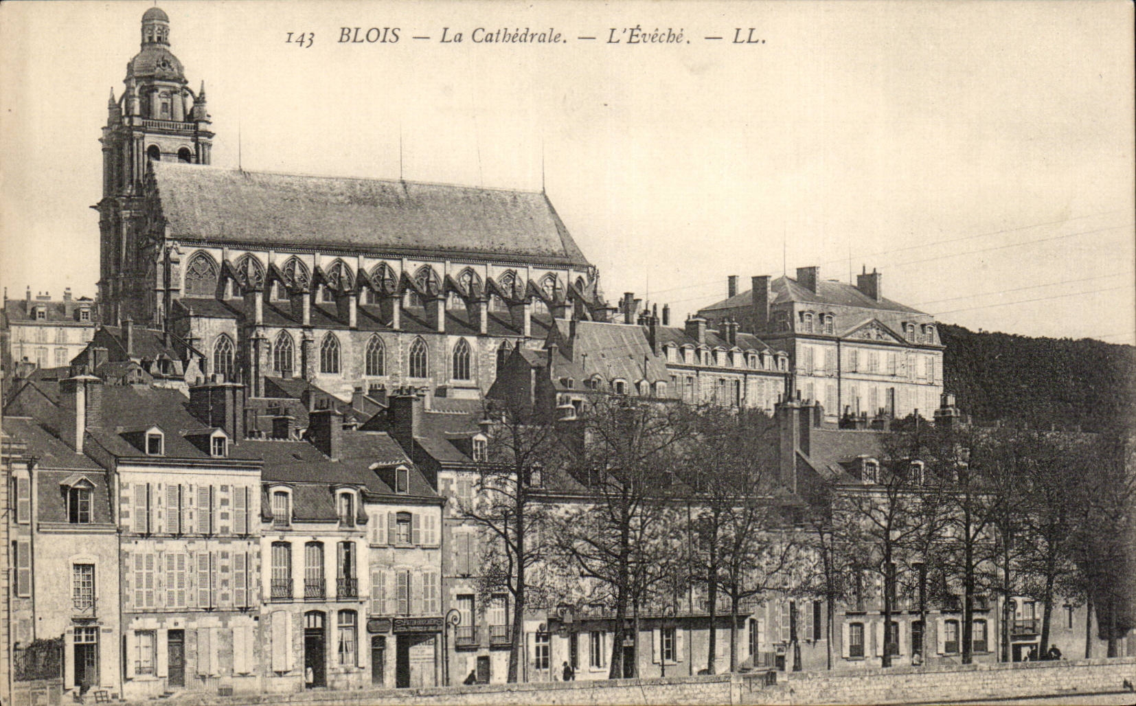 CPA Blois La cathedrale L'eveche