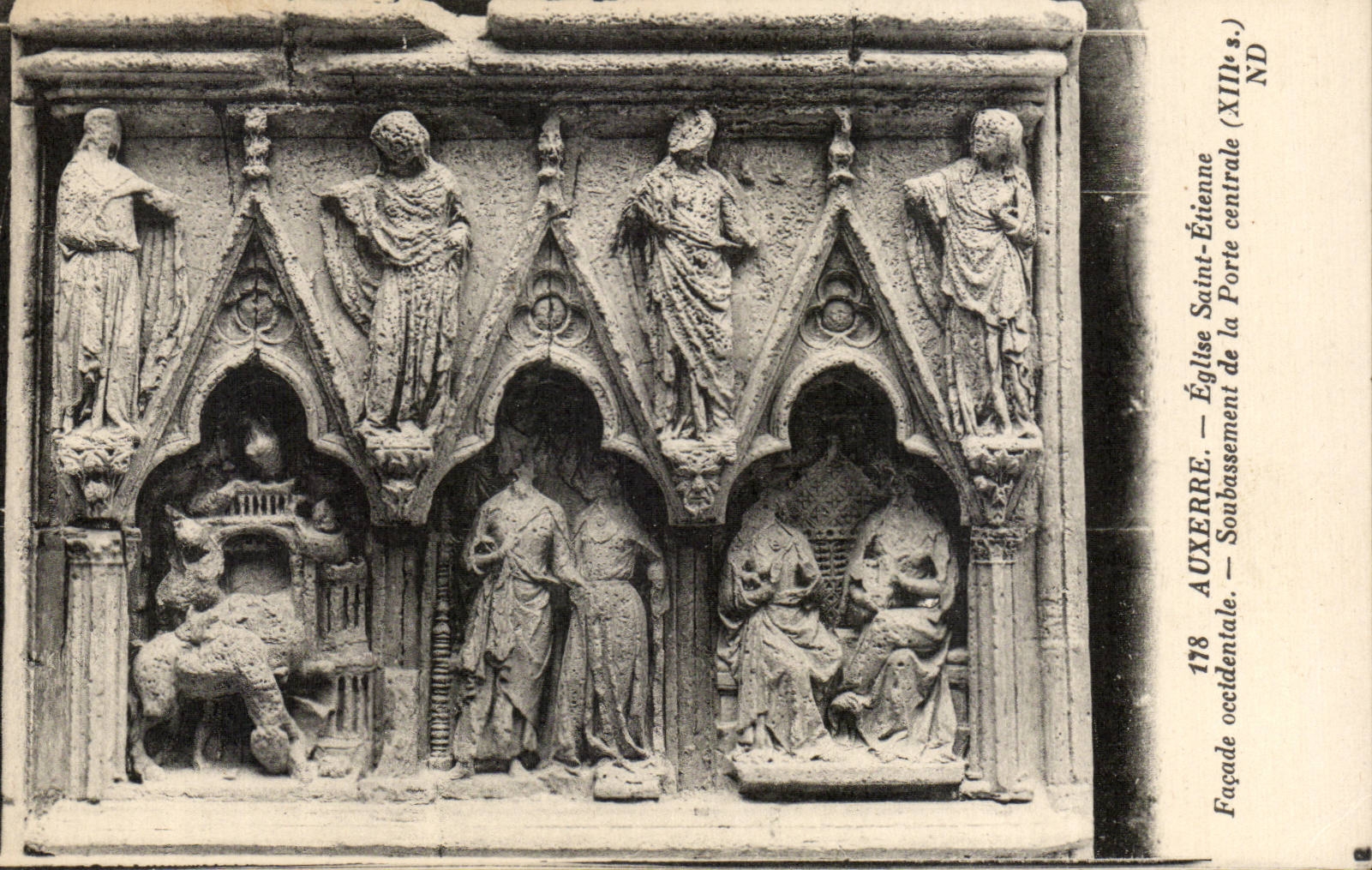 CPA Auxerre Eglise Saint Etienne Facade occidentale Soubassement de la porte centrale (13eme)