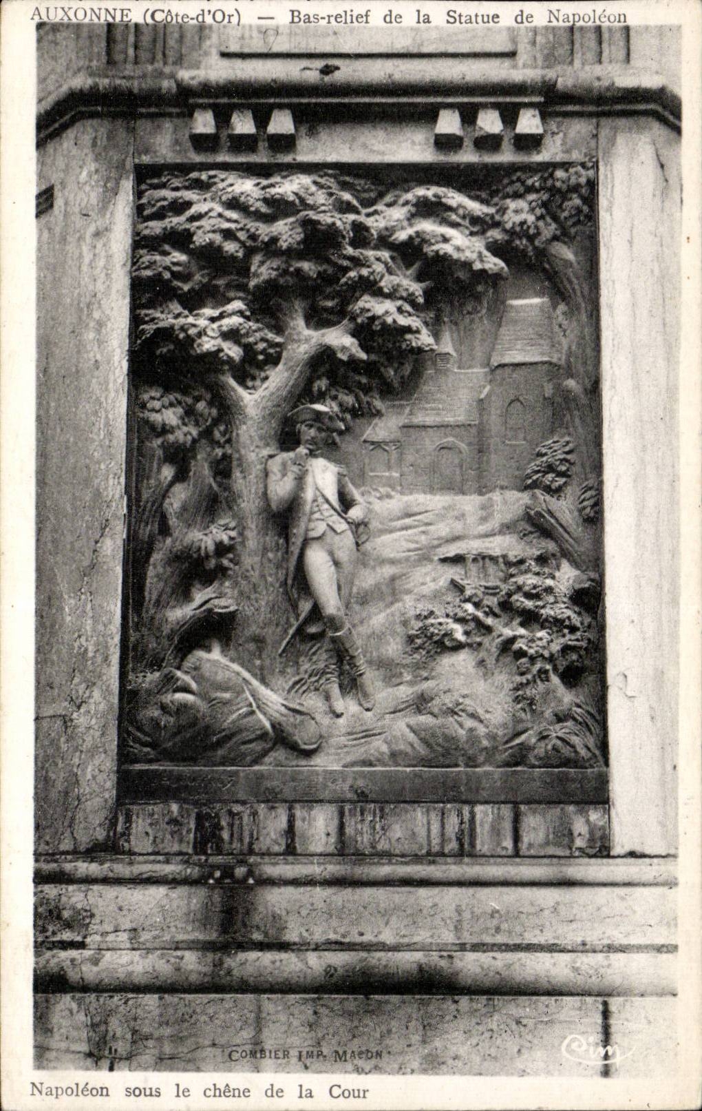 CPA Auxonne Bas relief de la statue de Napoleon Napoleon sous le chene de la cour