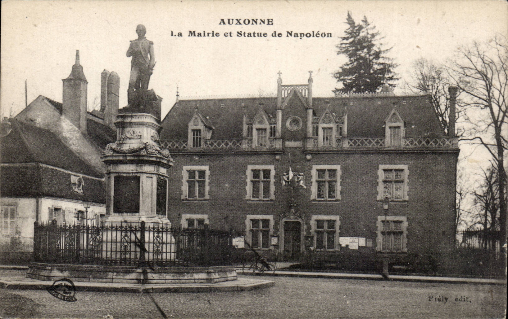 CPA Auxonne La mairie et statue de Napoleon 1er