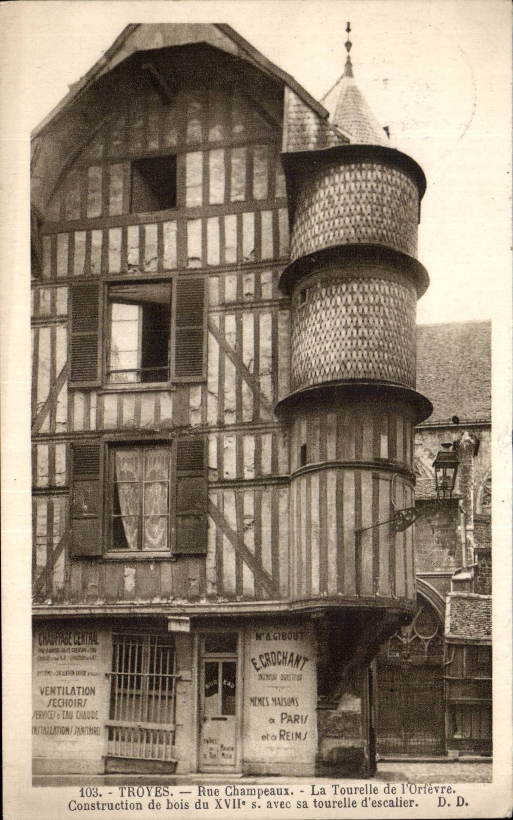 CPA Troyes Rue Champeaux La tourelle de l'orfevre Construction de bois du 17eme avec sa tourelle d'escalier
