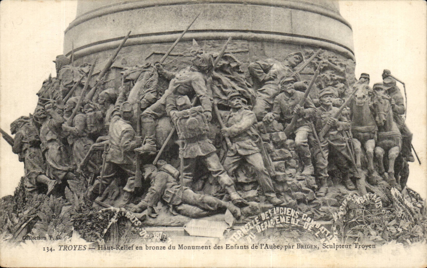 CPA Troyes Haut relief en bronze du monument des enfants de l'aube par Briden 