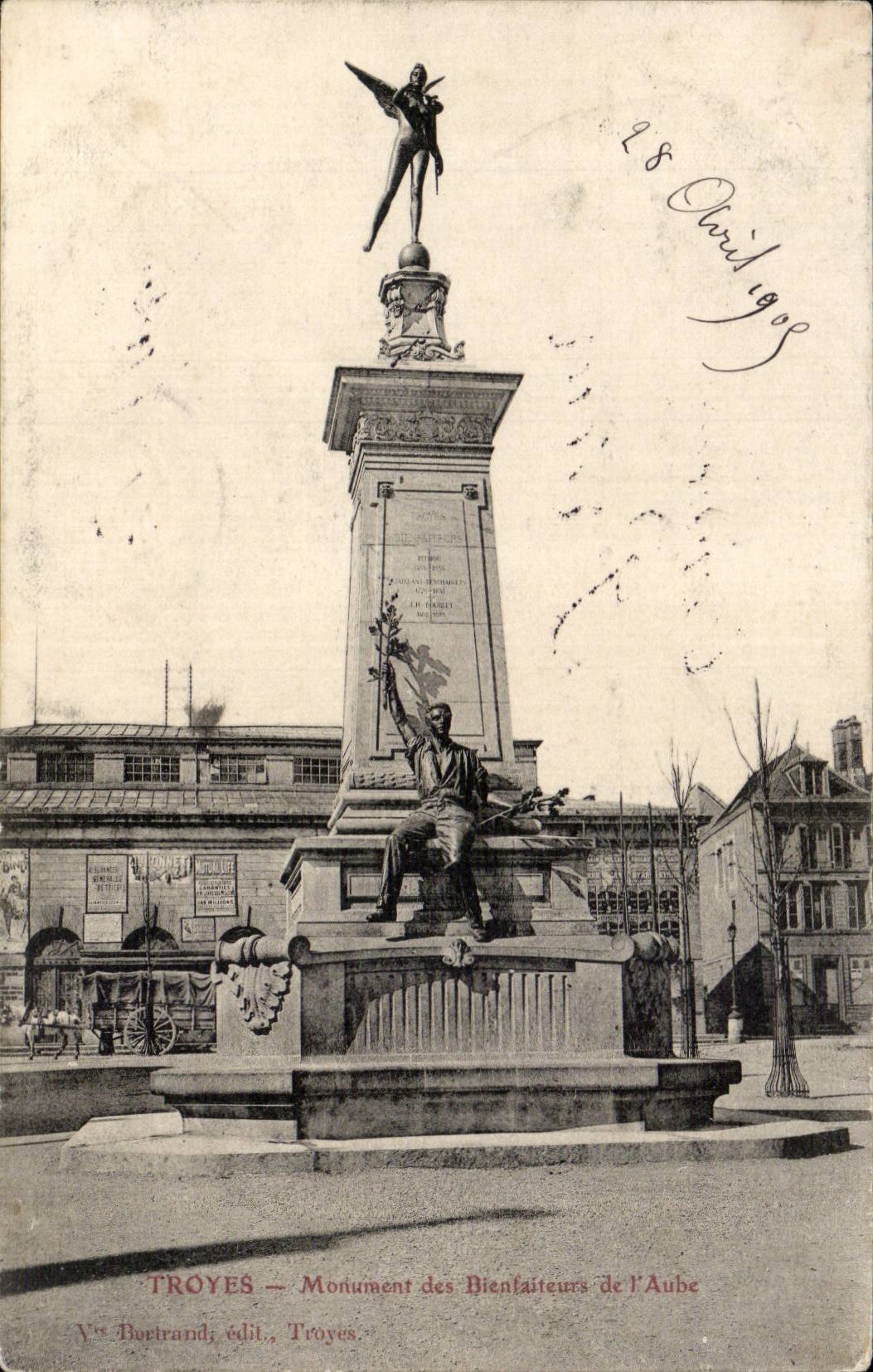 Troyes CPA Monument des bienfaiteurs de l'Aube