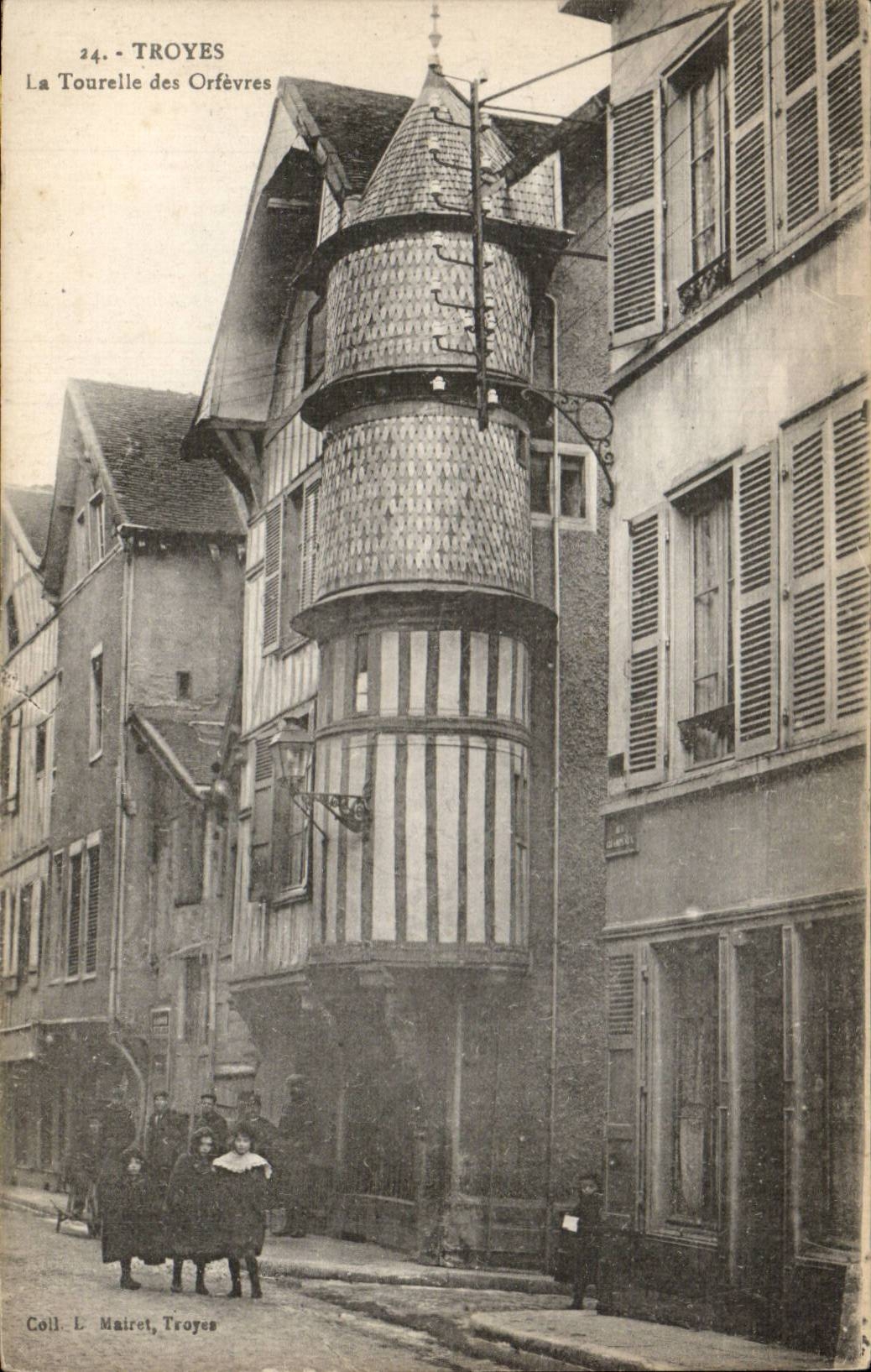 Troyes — La Tourelle des Orfèvres — Coll. L. Mairiet, Troyes