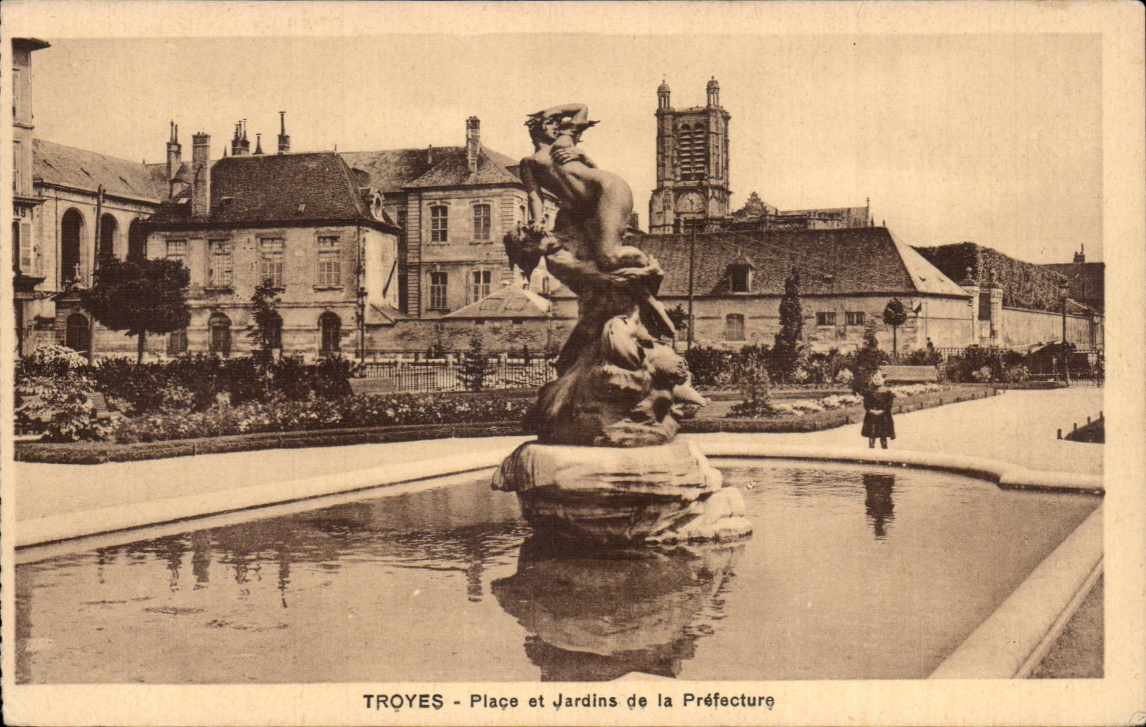 Troyes CPA Place et jardin de la Prefecture