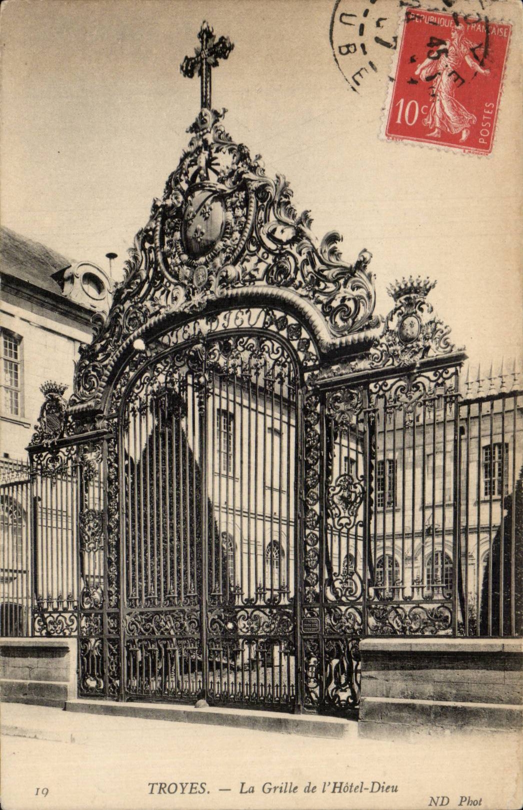 Troyes — La Grille de l'Hôtel-Dieu — ND Phot, n°19