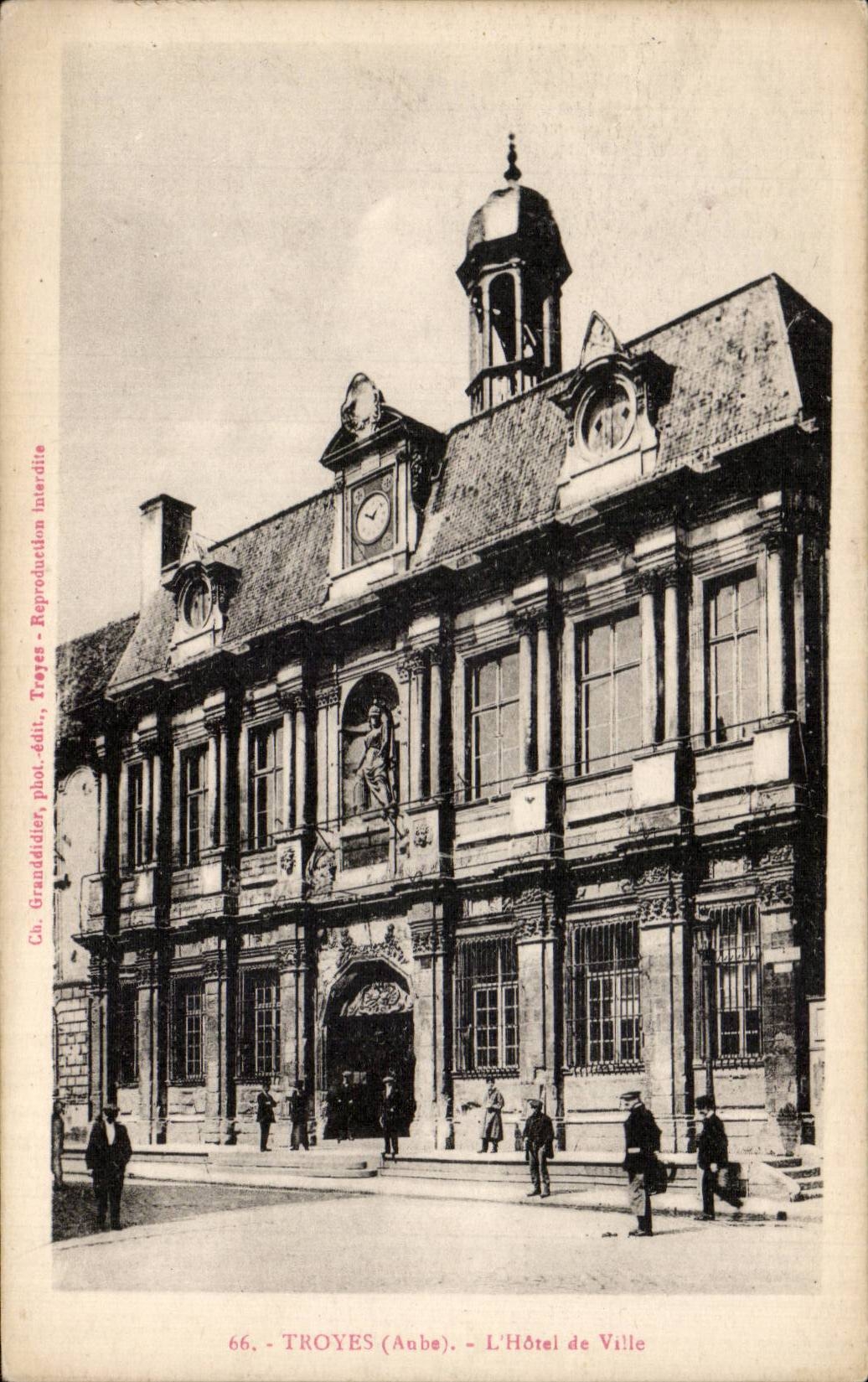 Troyes (Aube) — L'Hôtel de Ville — phot. Grandiddier, Troyes, n°66