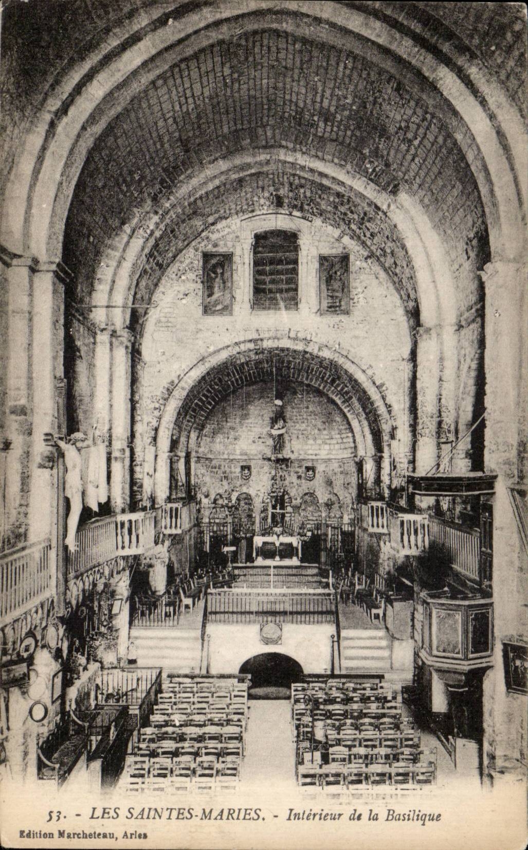 Les Saintes-Maries - Intérieur de la Basilique — Édition Marcheteau, Arles, n°53