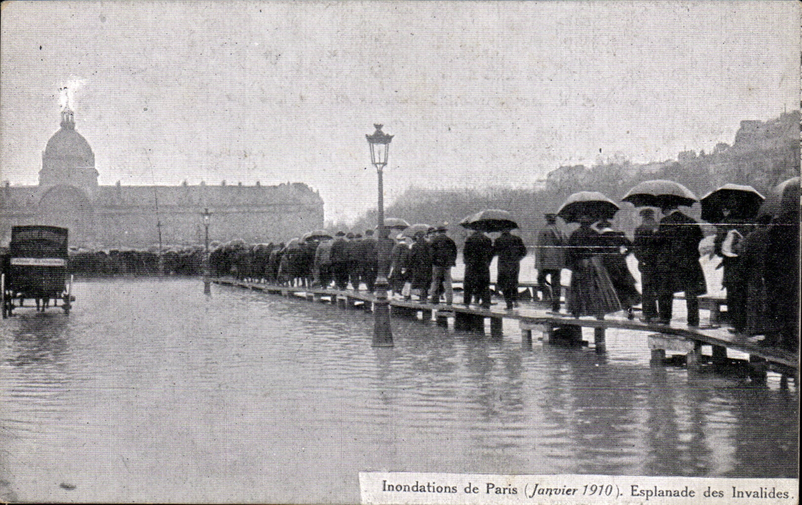 CPA Paris Inondations Janvier 1910 Crues de la Seine Esplanade des Invalides
