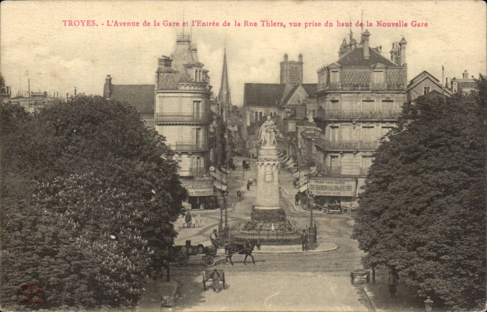 Troyes - L'Avenue de la Gare et l'Entrée de la Rue Thiers, vue prise du haut de la Nouvelle Gare