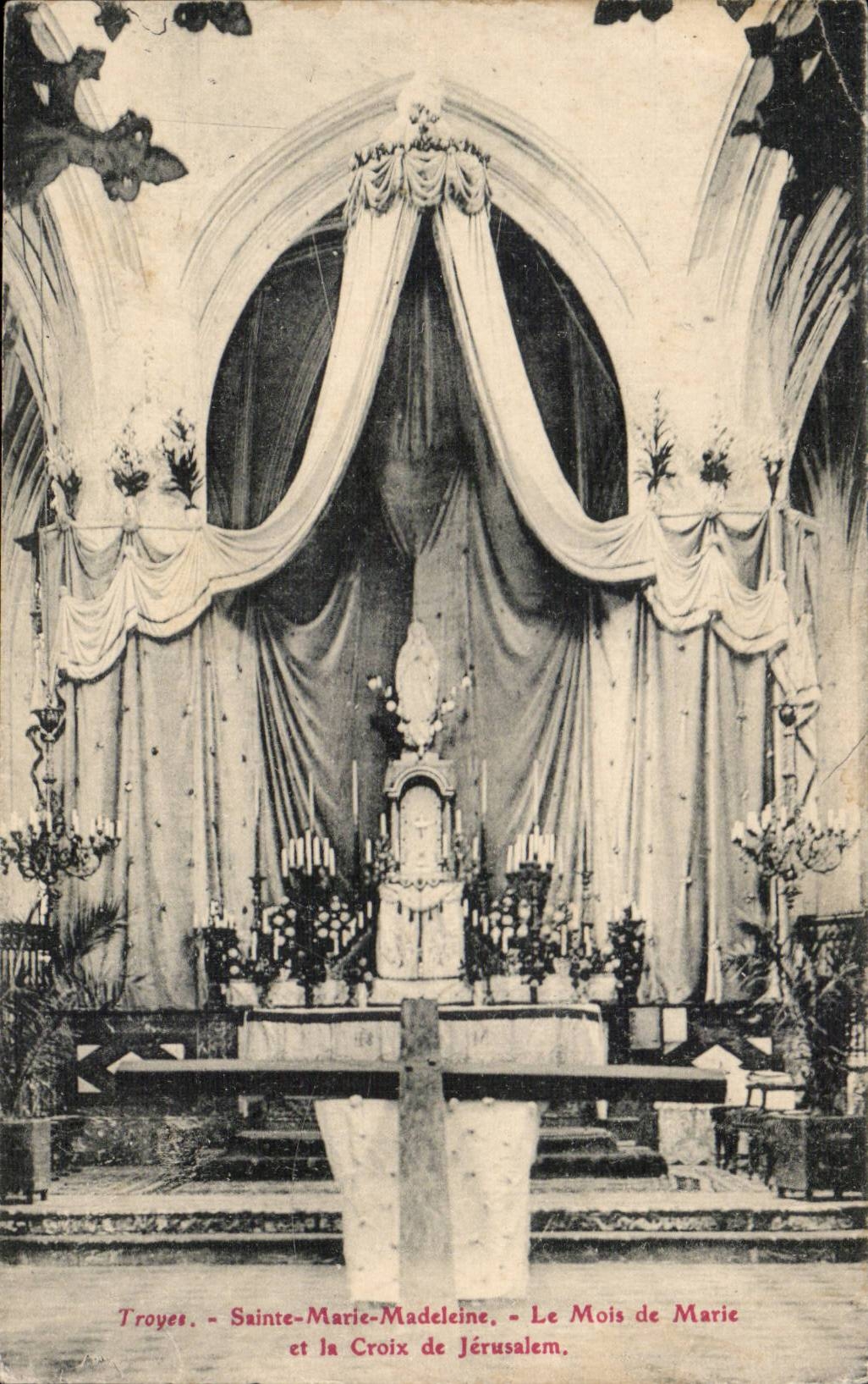 Troyes - Sainte-Marie-Madeleine - Le Mois de Marie et la Croix de Jérusalem