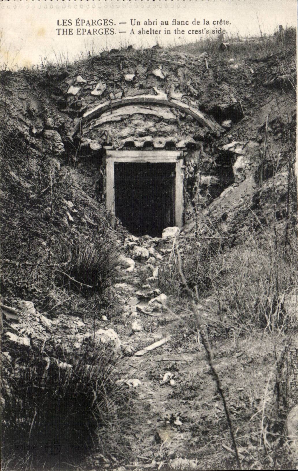 CPA Les Eparges Un abri au flanc de la crete