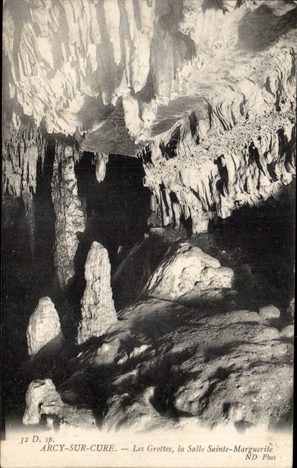 CPA Arcy sur Cure Les grottes La salle Sainte marguerite
