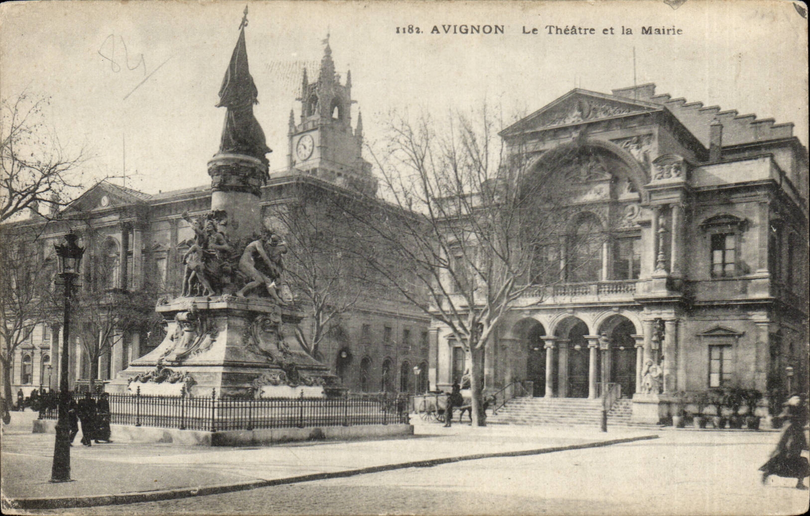 Avignon — Le Théâtre et la Mairie — éditeur : Plutotype Guandé
