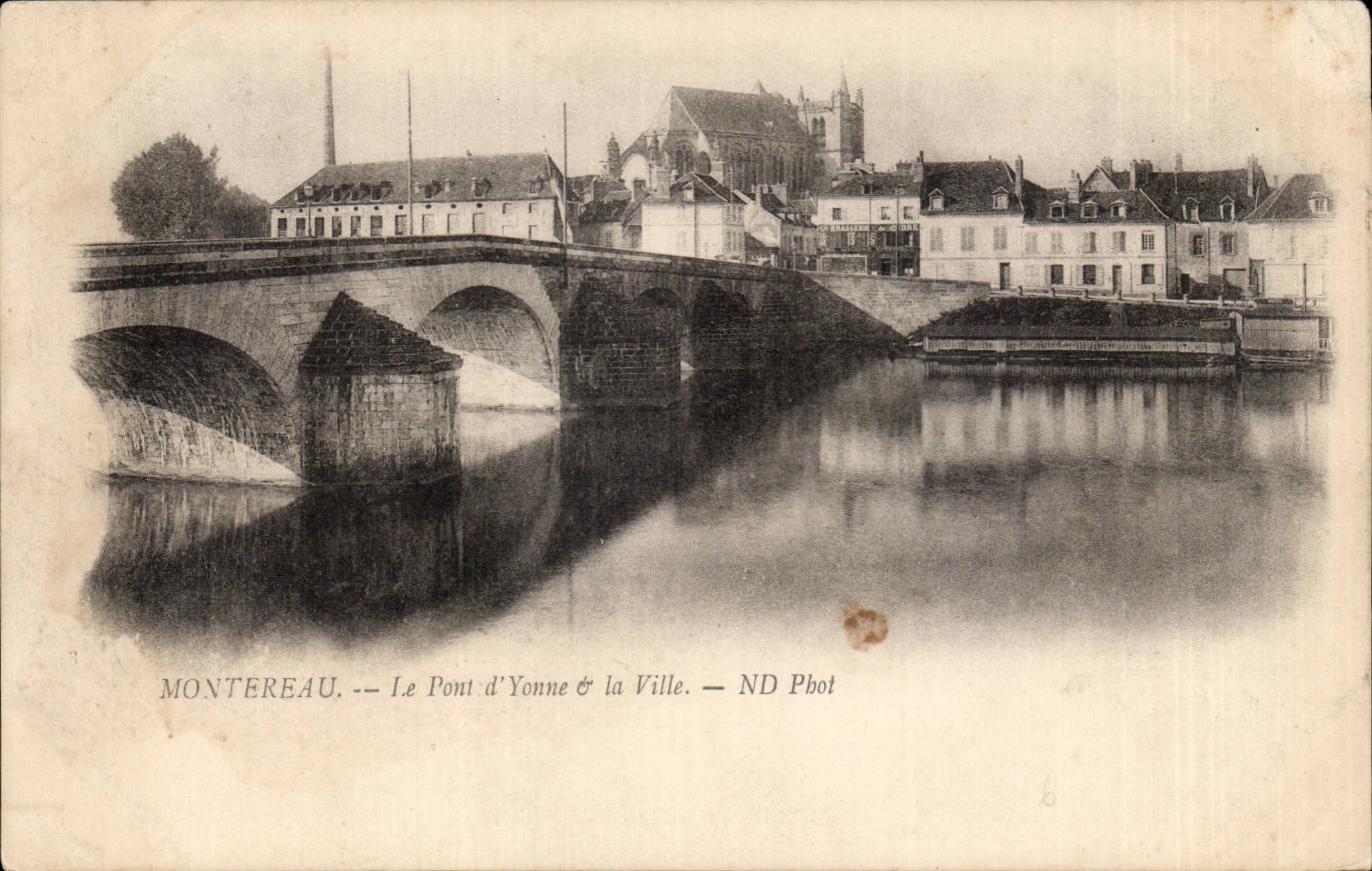 CPA Montereau Le pont d'Yonnne et a ville