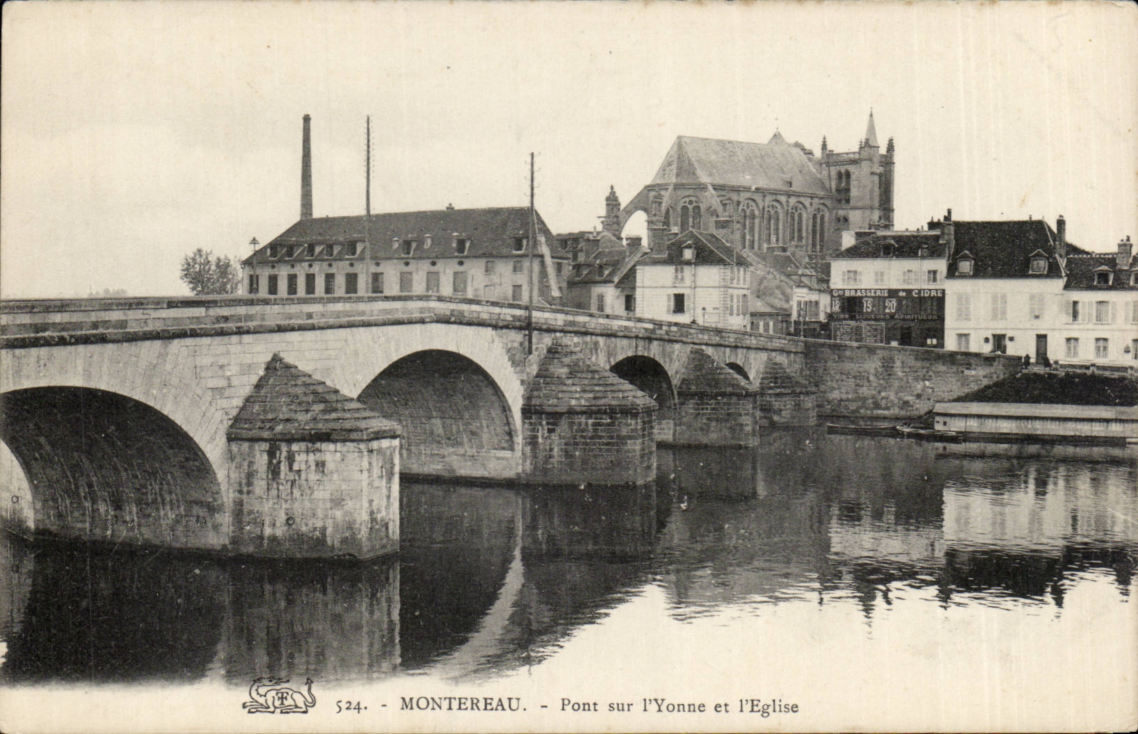 CPA Montereau Le pont d'Yonnne et l'eglise