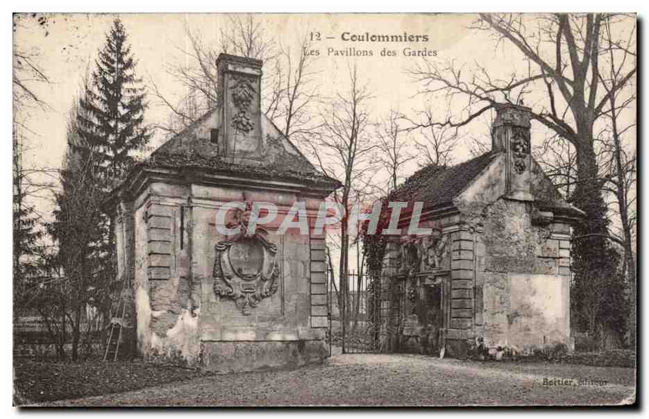 CPA Coulommiers Les pavillons des gardes