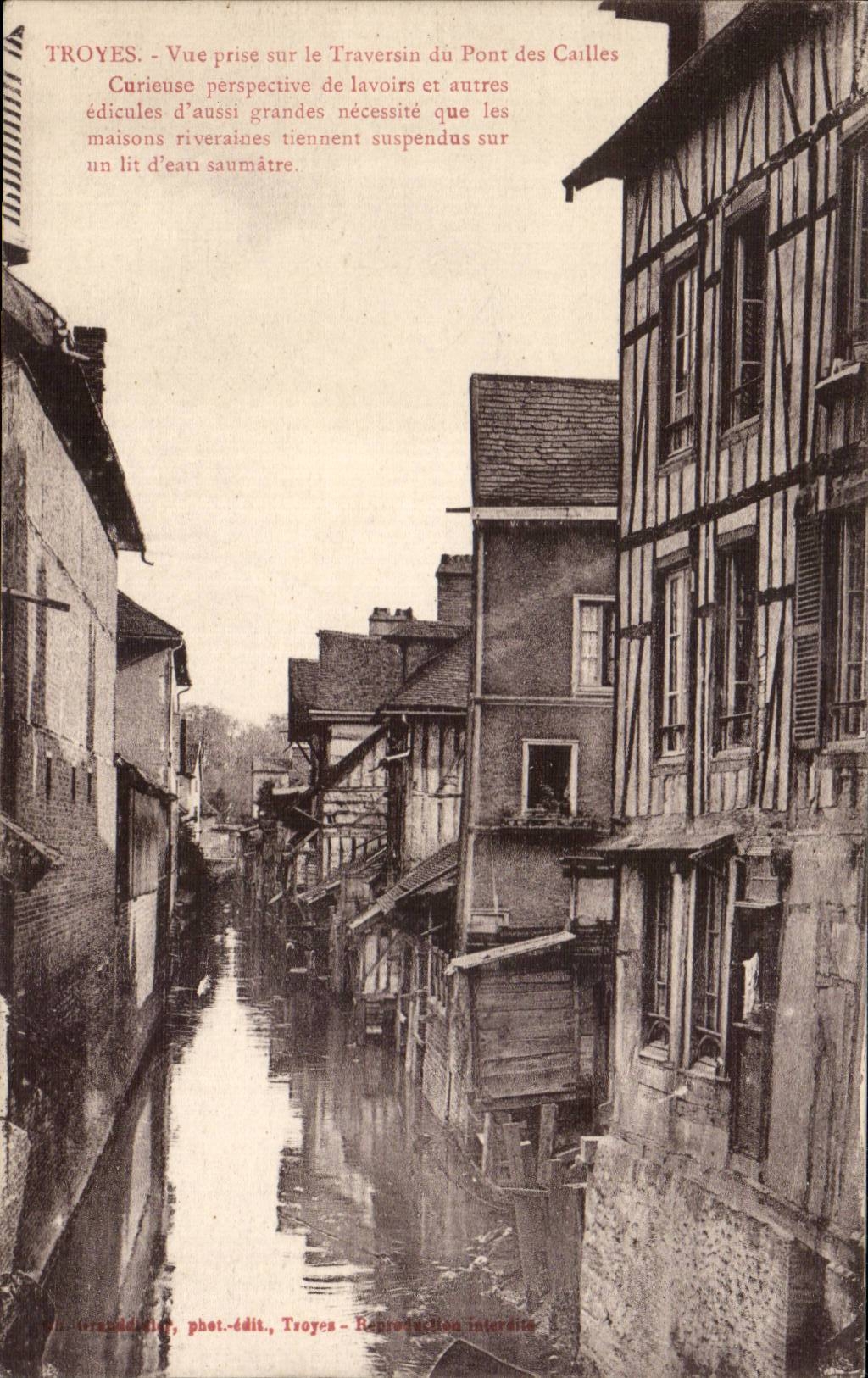 Troyes - Vue prise sur le Traversin du Pont des Cailles — éditeur phot.édit. Troyes