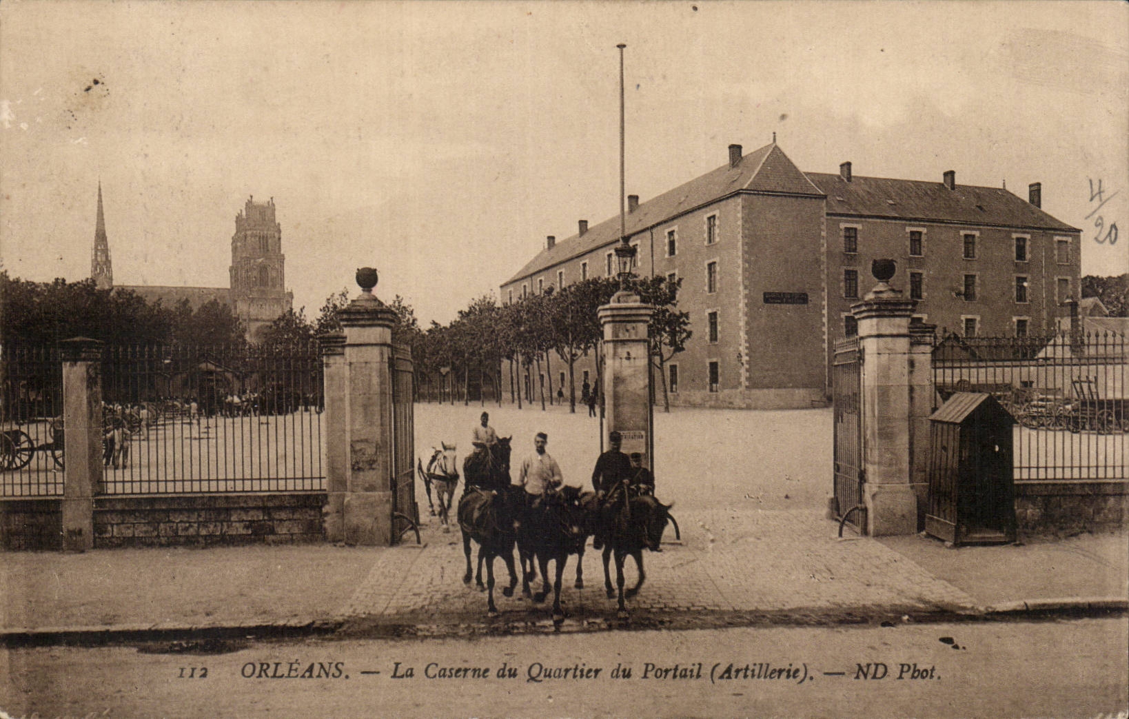 CPA Orleans La caserne du quartier du portail Artillerie Militaria 