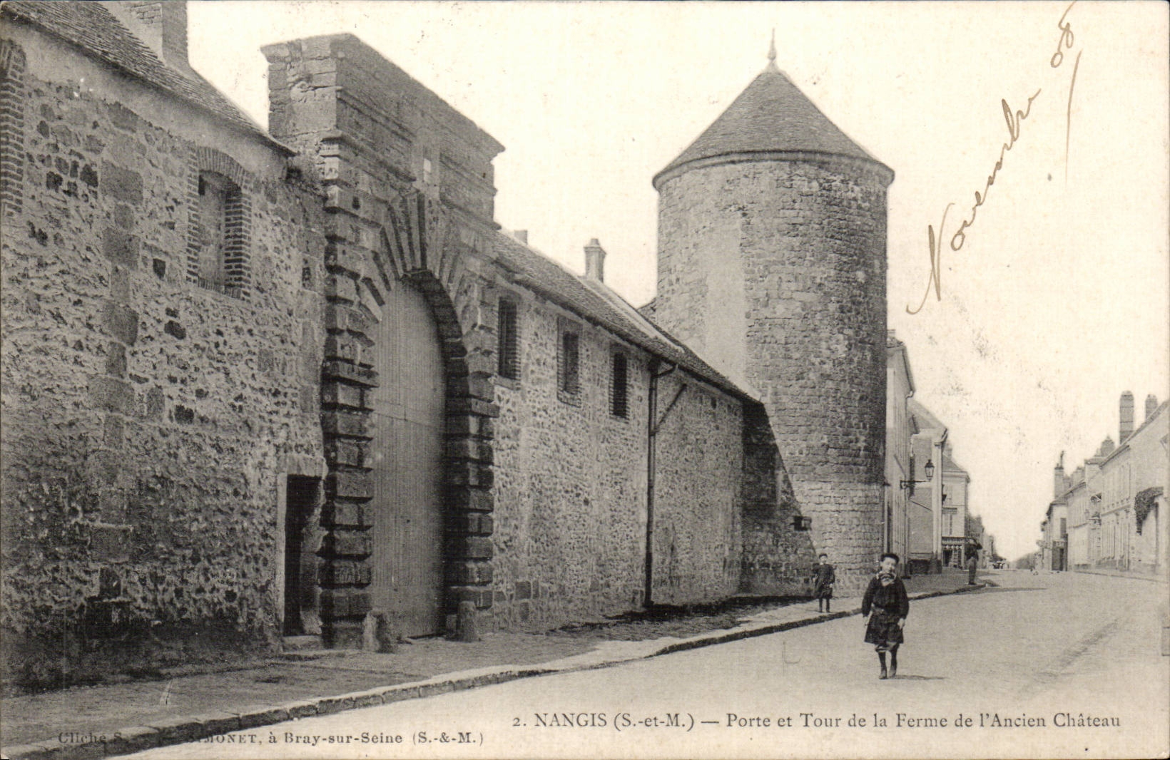Nangis CPA Porte et tour de la ferme de l'ancien chateau