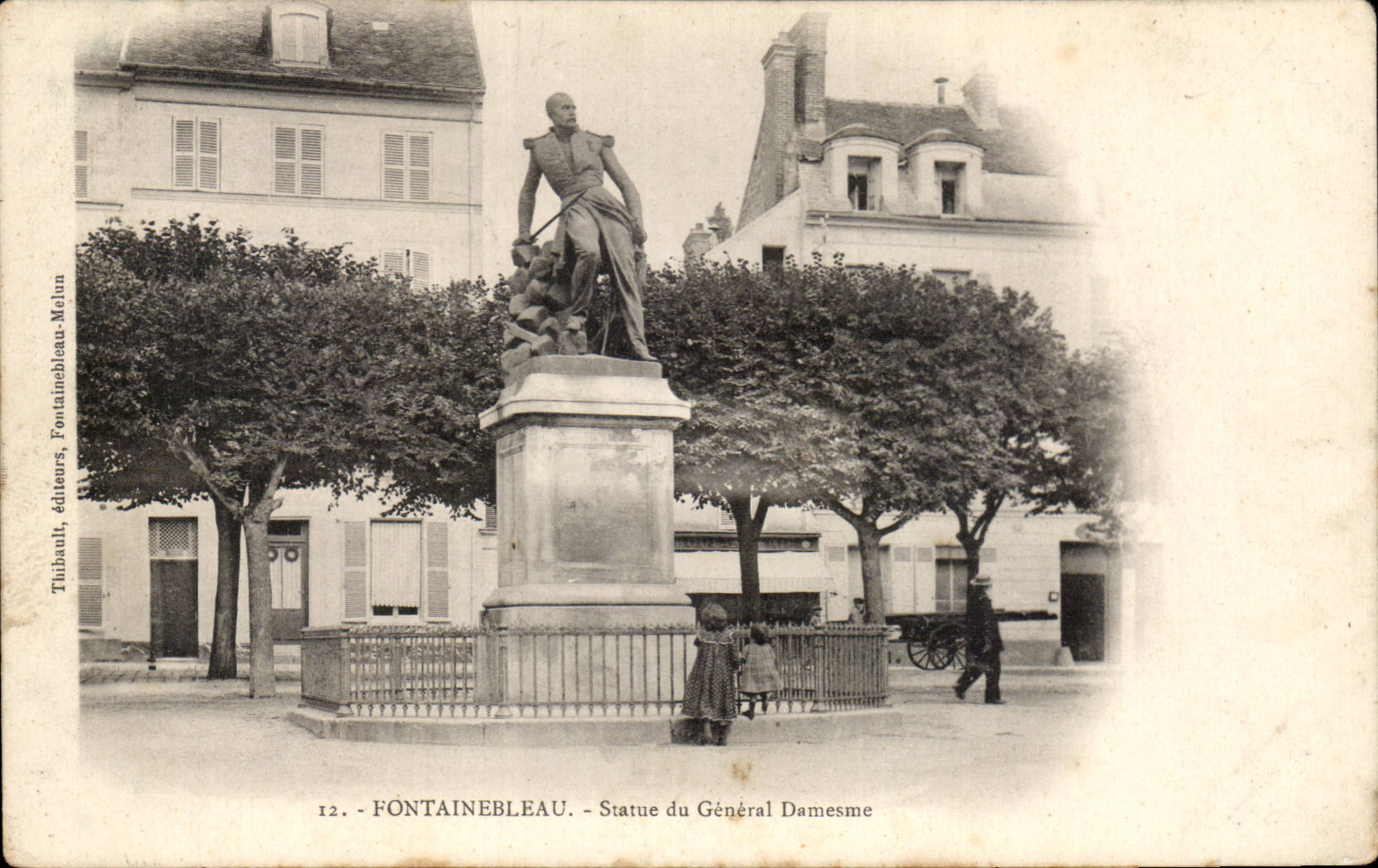 Fontainebleau — Statue du Général Damesme — Tuihault, éditeurs, Fontainebleau