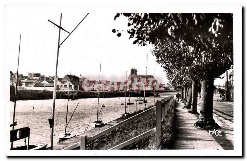 CPA Meaux Les bords de la Marne