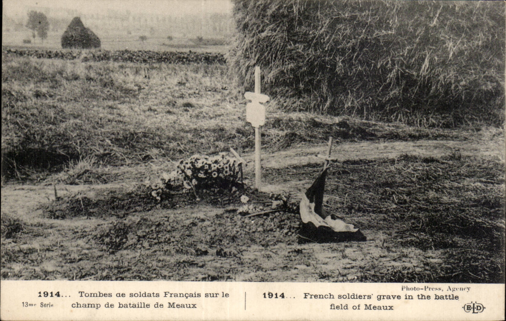 CPA Tombes de soldats francais sur le champ de bataille de Meaux