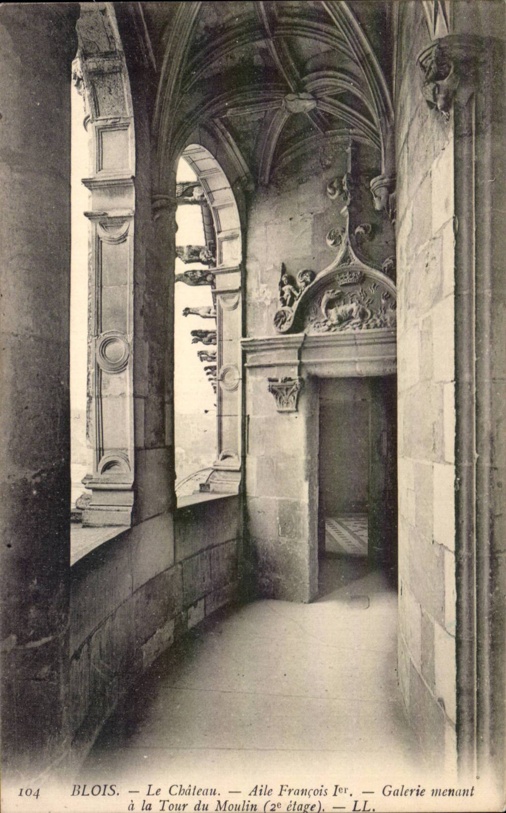 Blois CPA Le chateau Aile Francois 1er Galerie menant a la tour du Moulin