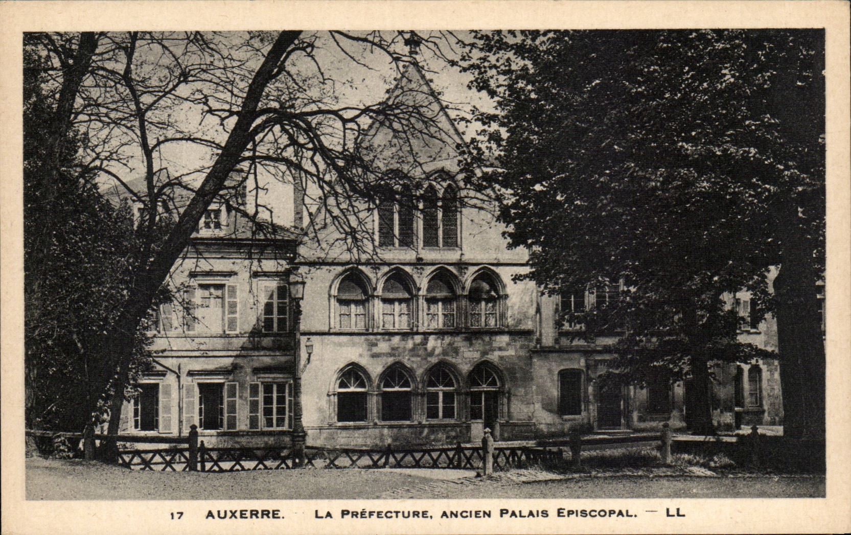 Auxerre CPA La prefecture Ancien palais episcopal