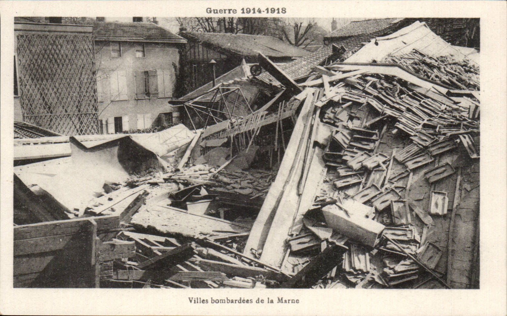 CPA Guerre 1914 1918 Ville bombardee de la Marne Militaria
