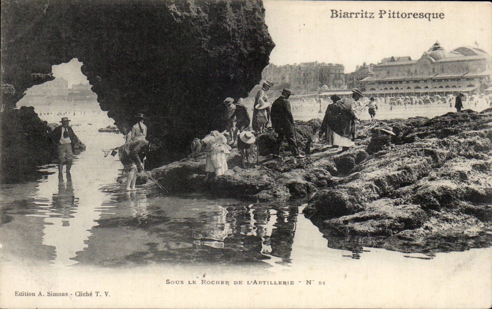 Biarritz Pitttoresque — Sous le Rocher de l'Artillerie — Édition A. Simons, N° 54