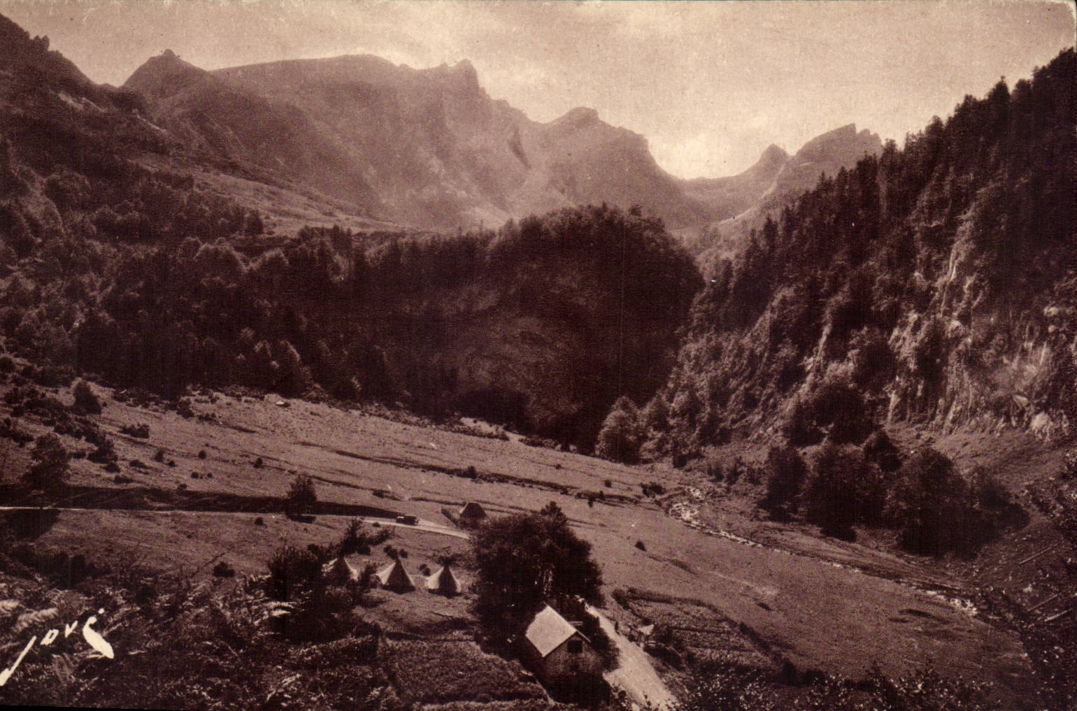 CPA Route thermale du col d'Aubisque Plateau de Ley Au fond Gourette 