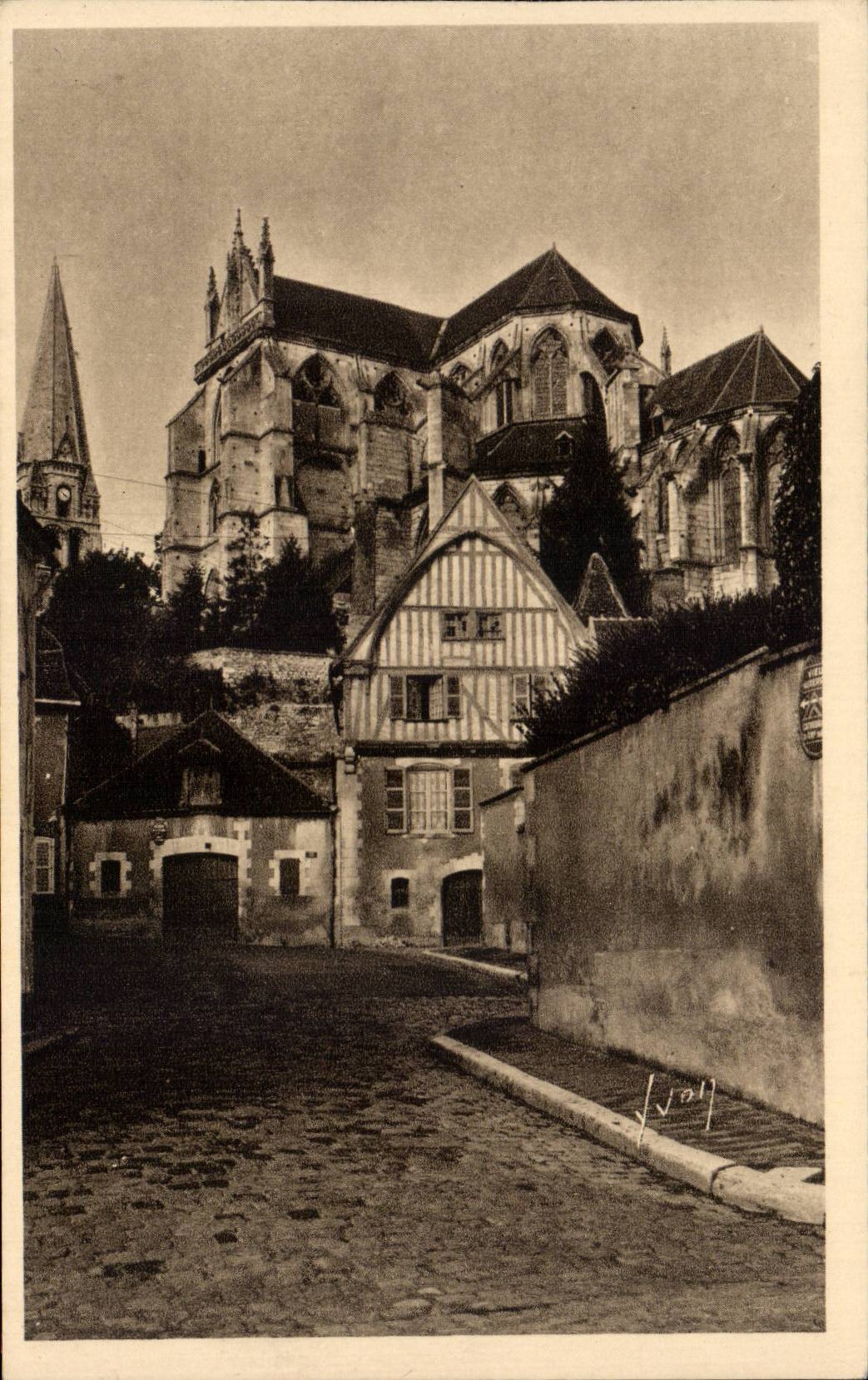 CPA Auxerre Abbaye St Germain et vieille maison Place Courbet