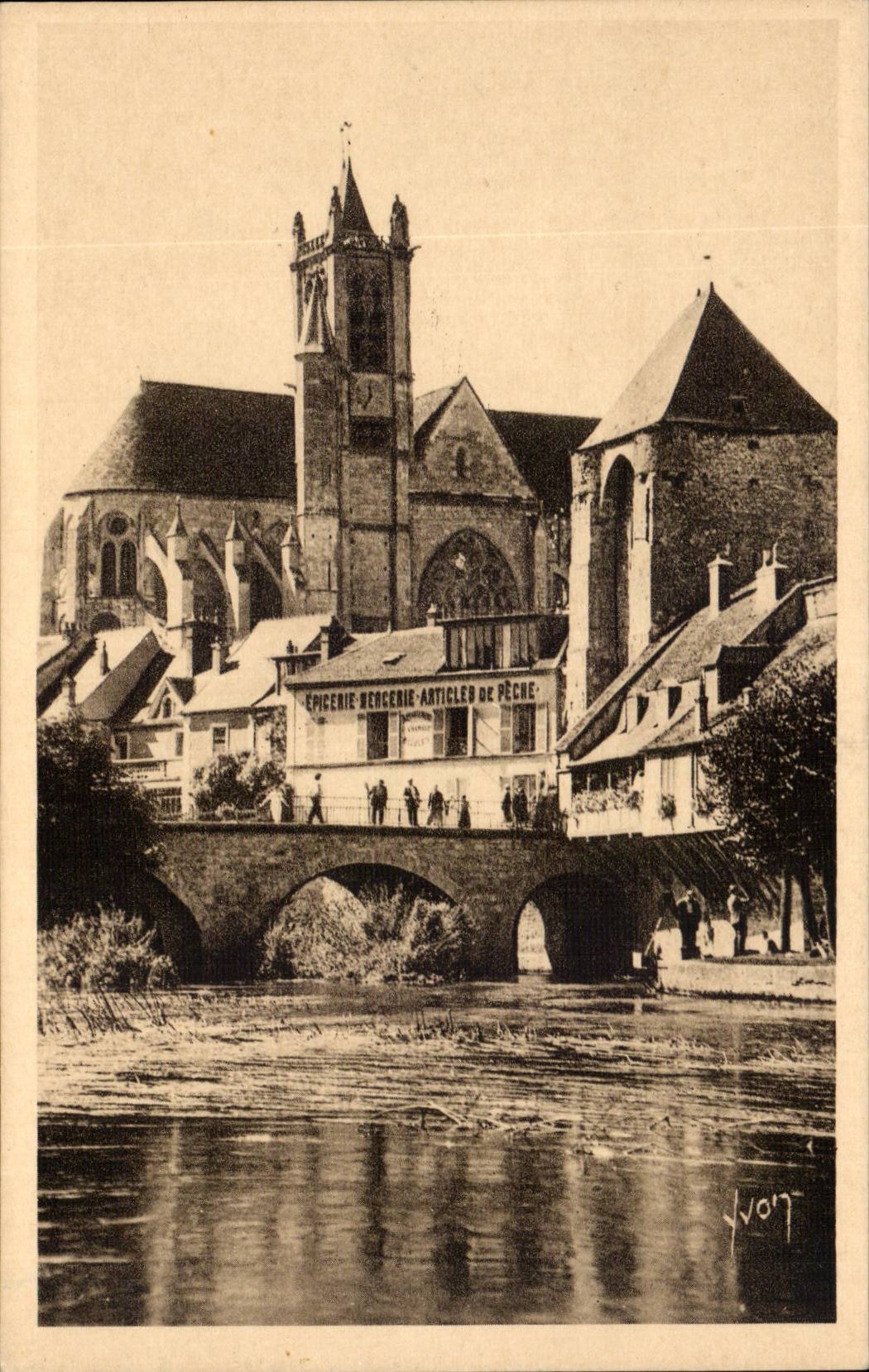 Moret (Seine-et-Marne) — Maison Sauvé, la Porte de Bourgogne et l'Église — Les Éditions d'Art Yvon